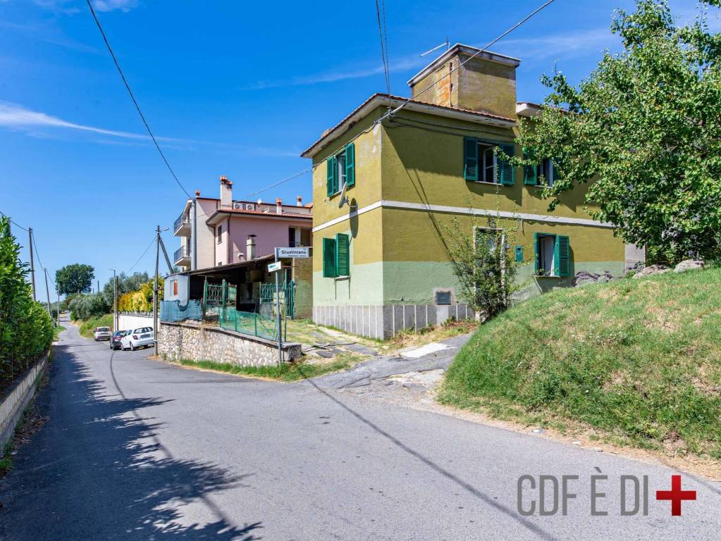 Casa Indipendente in vendita a Fara in Sabina via Piani San Giovanni