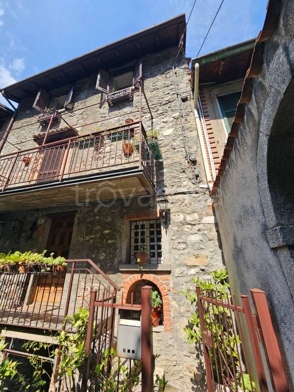 Casa Indipendente in vendita a Nesso via Riva di Castello, 14