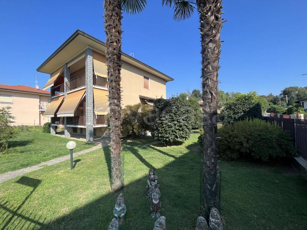 Villa Bifamiliare in vendita a Taino via Isonzo