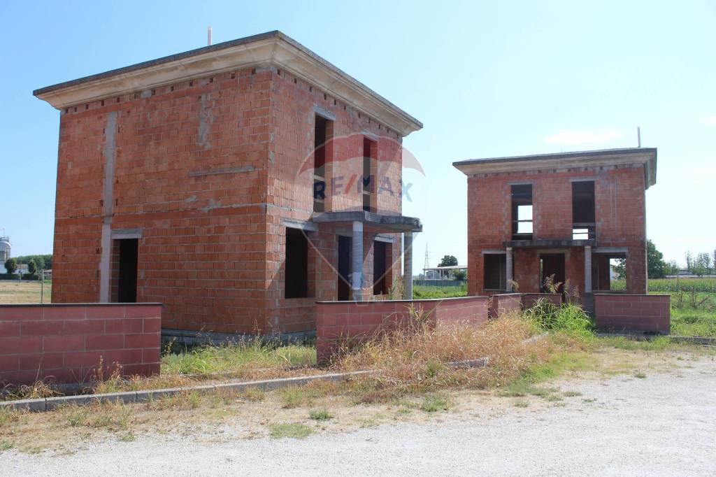 Villa in vendita a Pomponesco via Zanichelli