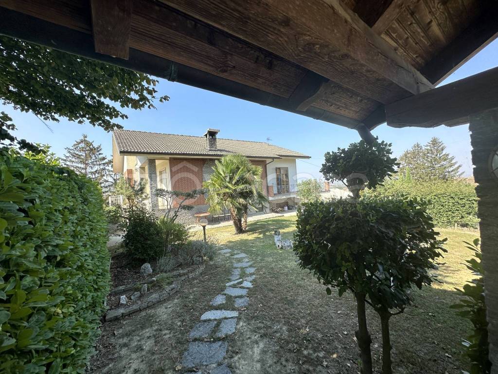 Villa in vendita a Santo Stefano Belbo strada Carretta