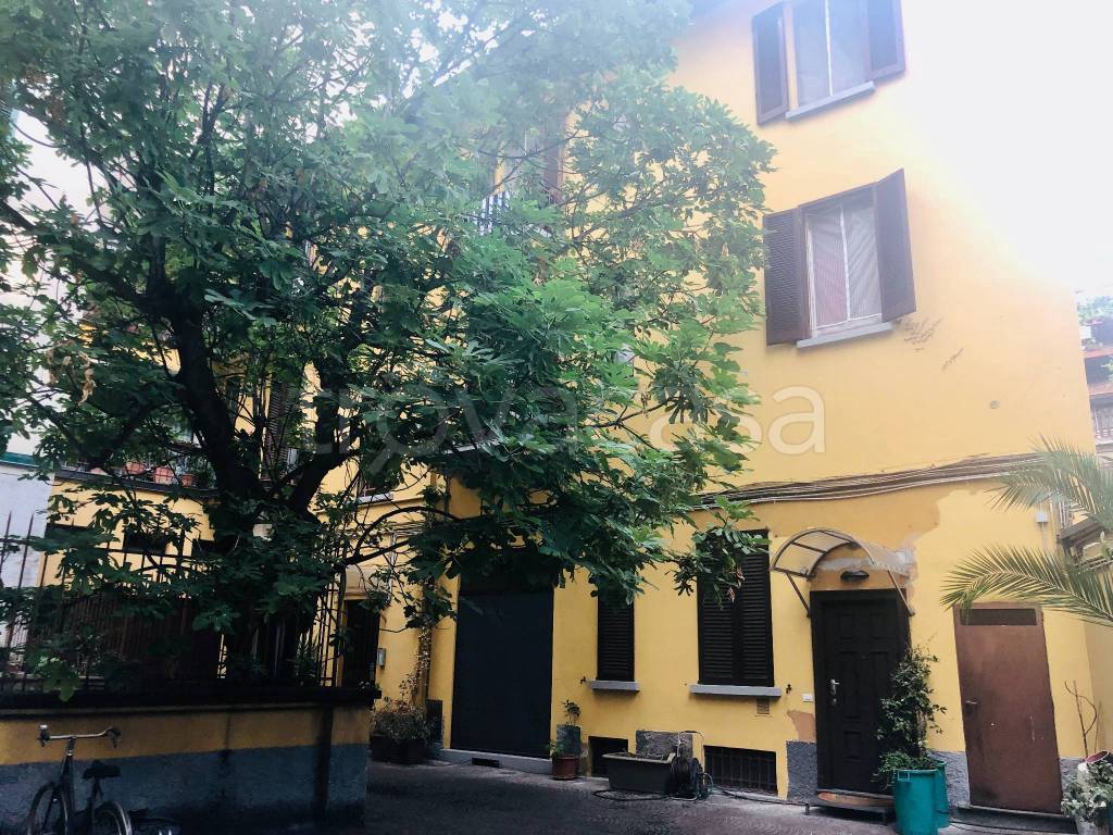 Mansarda in affitto a Milano via Giuseppe Pecchio