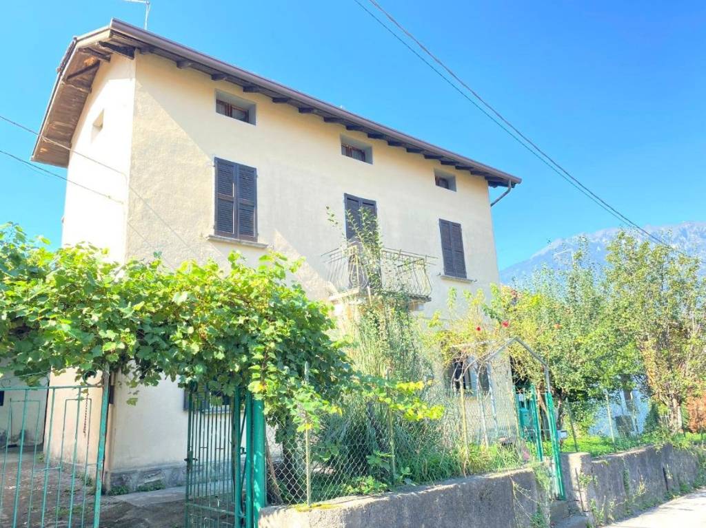 Casa Indipendente in vendita a Darfo Boario Terme via Razziche, 30