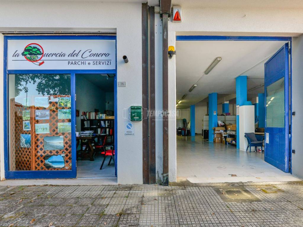 Magazzino in vendita a Numana via Tolentino, 36
