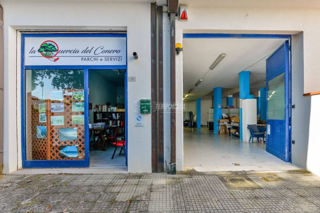 Magazzino in vendita a Numana via Tolentino, 36