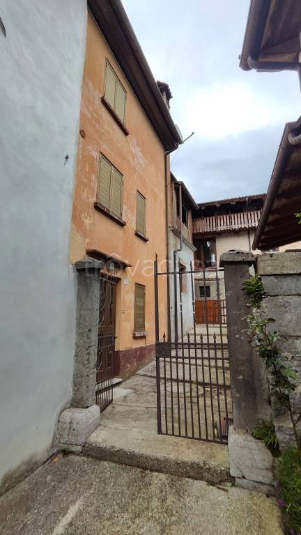 Villa a Schiera in vendita a Tolmezzo via Enfretez, 10
