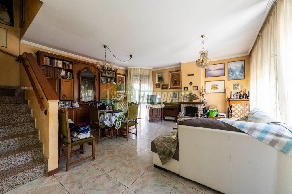 Villa Bifamiliare in vendita a Bernareggio via Belvedere, 8