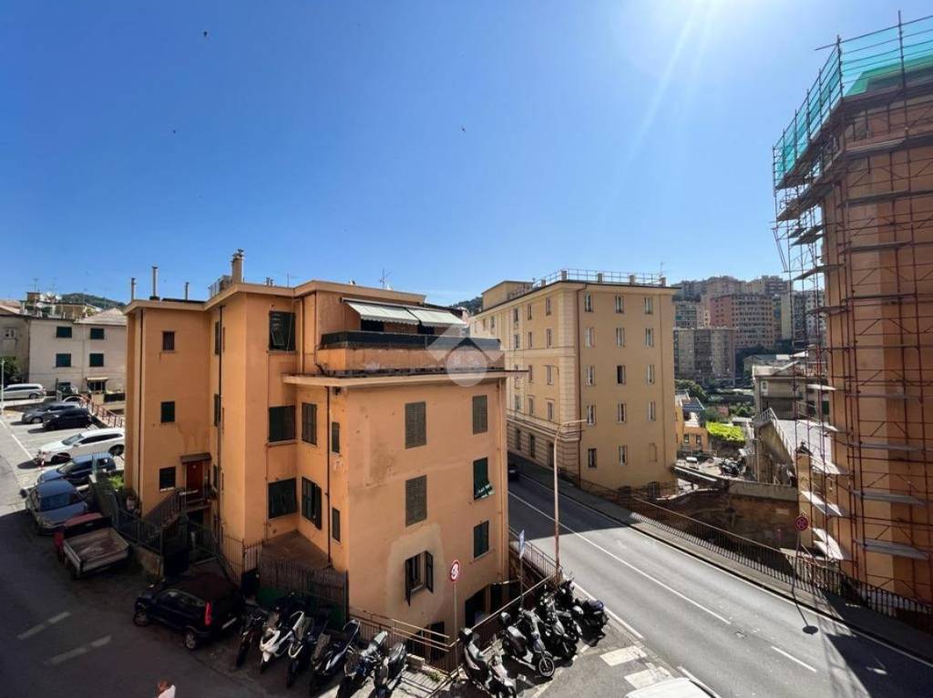 Appartamento in vendita a Genova via Menini