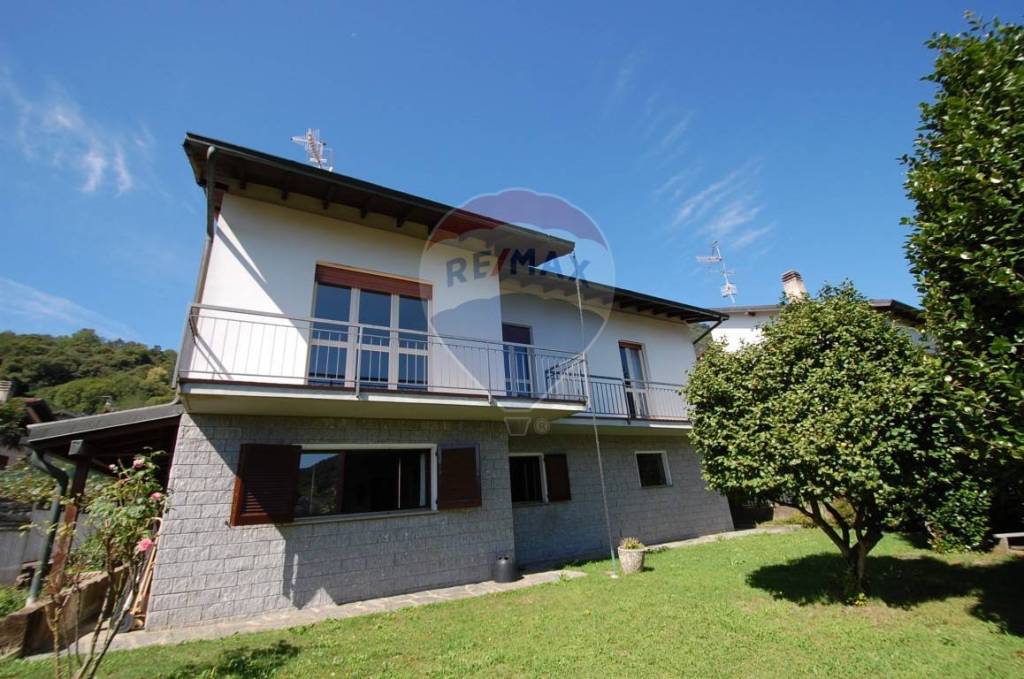 Casa Indipendente in vendita a Lavena Ponte Tresa villaggio Bensi, 7