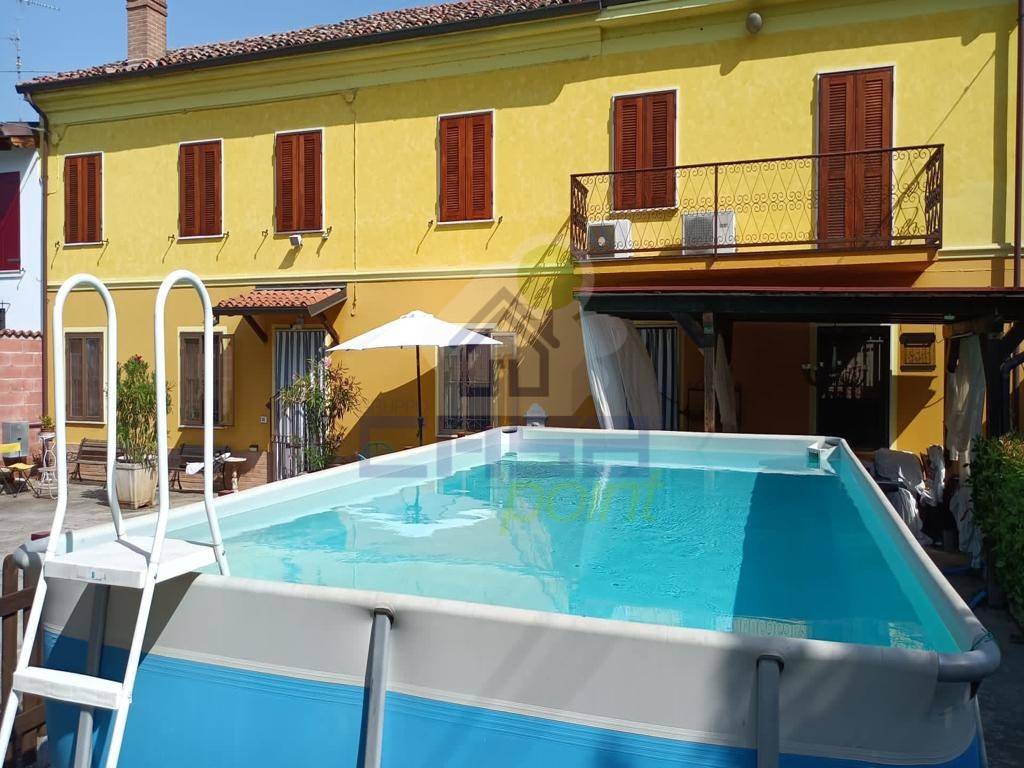 Casa Indipendente in vendita a Rivarolo Mantovano via Trento Trieste 2