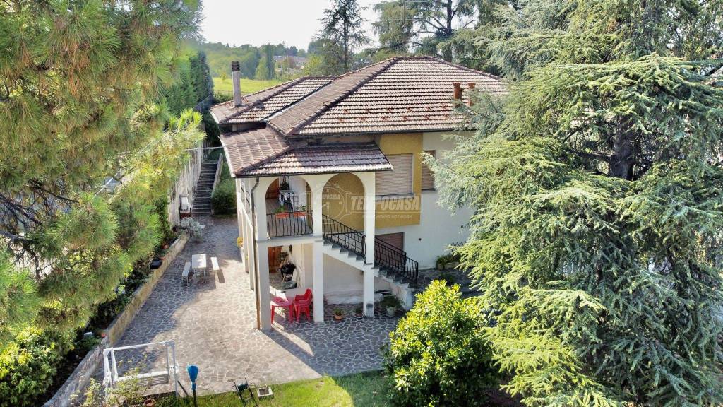 Villa Bifamiliare in vendita a Zola Predosa via Ugo Foscolo