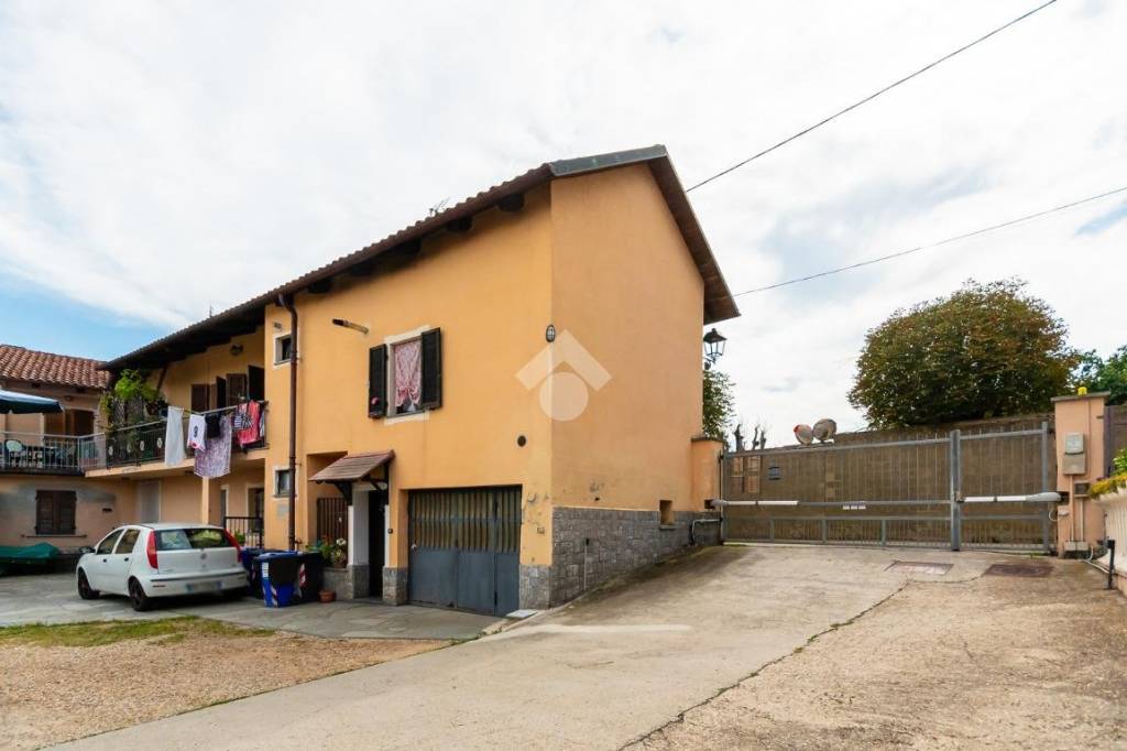 Casa Indipendente in vendita ad Arignano via antonio robiola, 43