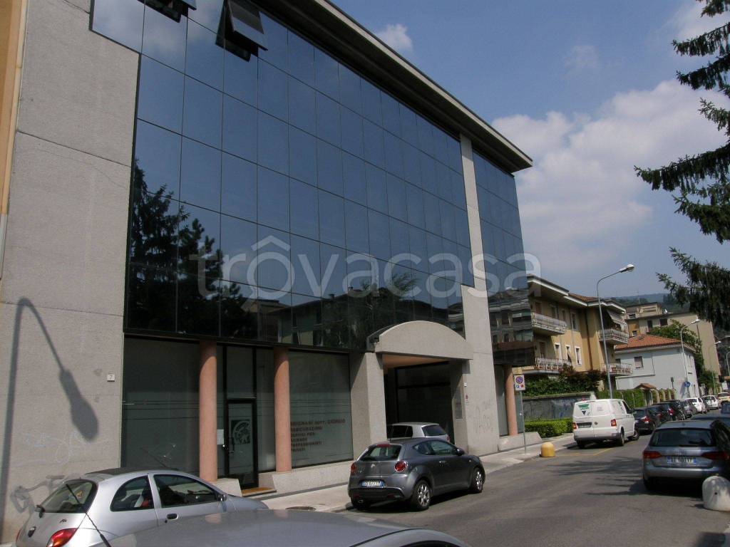 Ufficio in in affitto da privato a Brescia via Carlo Pisacane, 9