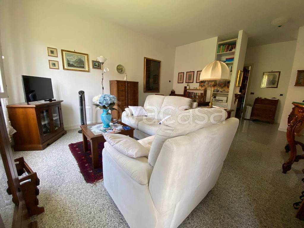 Appartamento in vendita a Lecco via Don Luigi Monza, 42
