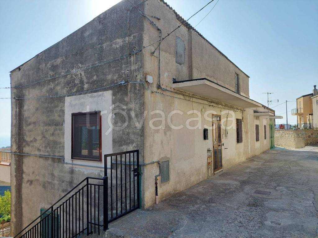 Casa Indipendente in in vendita da privato a Crucoli via Giuseppe Mazzini