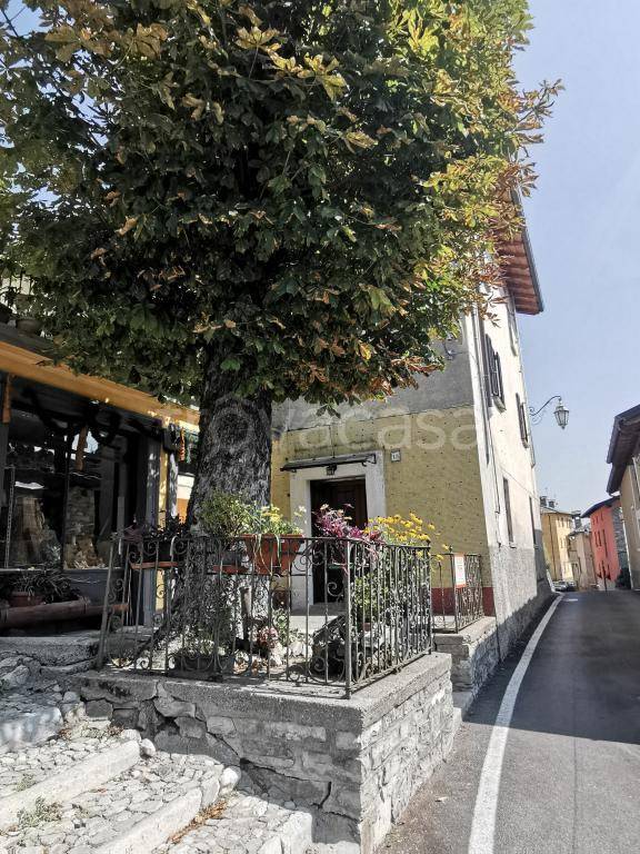 Casa Indipendente in vendita a Centro Valle Intelvi piazza Vittorio Veneto