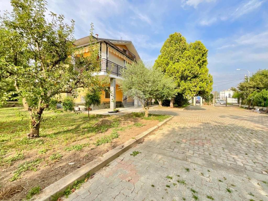 Villa Bifamiliare in vendita a Leini via valletta, 43