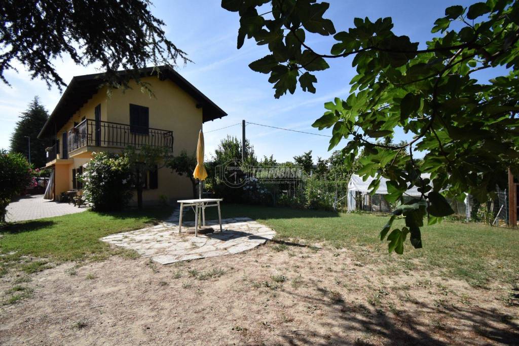 Villa in vendita a Monforte d'Alba via Monchiero, 28