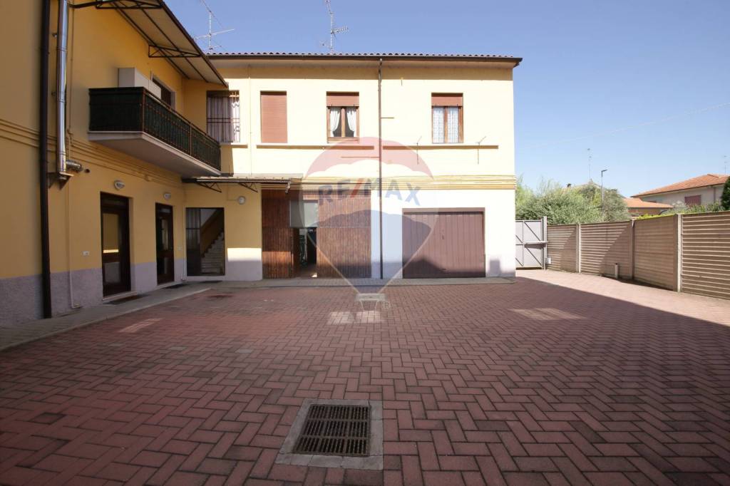 Casa Indipendente in vendita a Parabiago via Ludovico Ariosto, 2