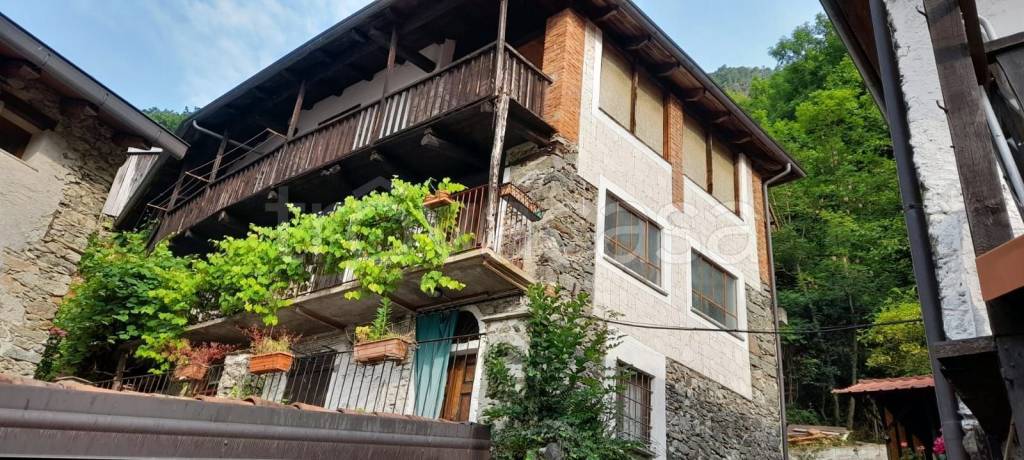 Casa Indipendente in in vendita da privato a Varallo località Dovesio