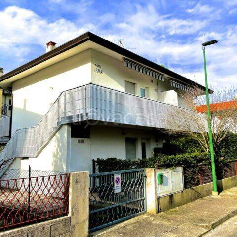 Appartamento in in vendita da privato a Lignano Sabbiadoro via Garda, 24