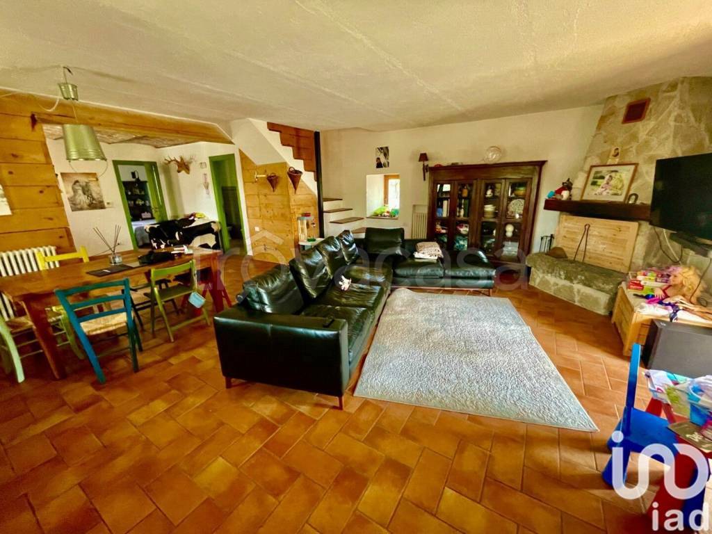 Villa in vendita a Castel di Sangro via r575+vq9 castel di sangro, snc