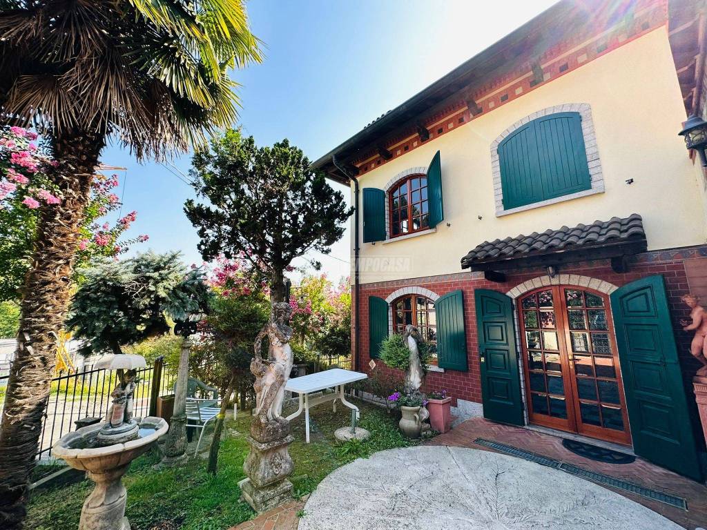 Villa in vendita a Montano Lucino via Plinio 2/b
