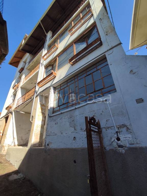 Casa Indipendente in vendita a Valdilana frazione Robiolio, 19