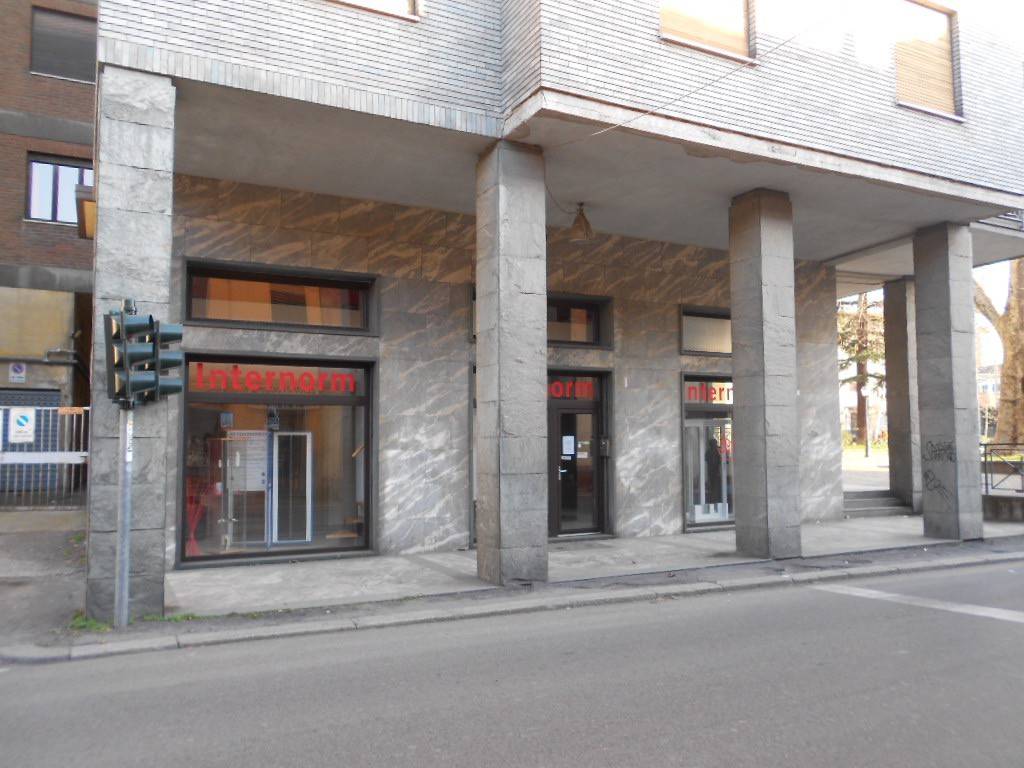 Negozio in vendita a Novi Ligure via Giuseppe Mazzini, 48