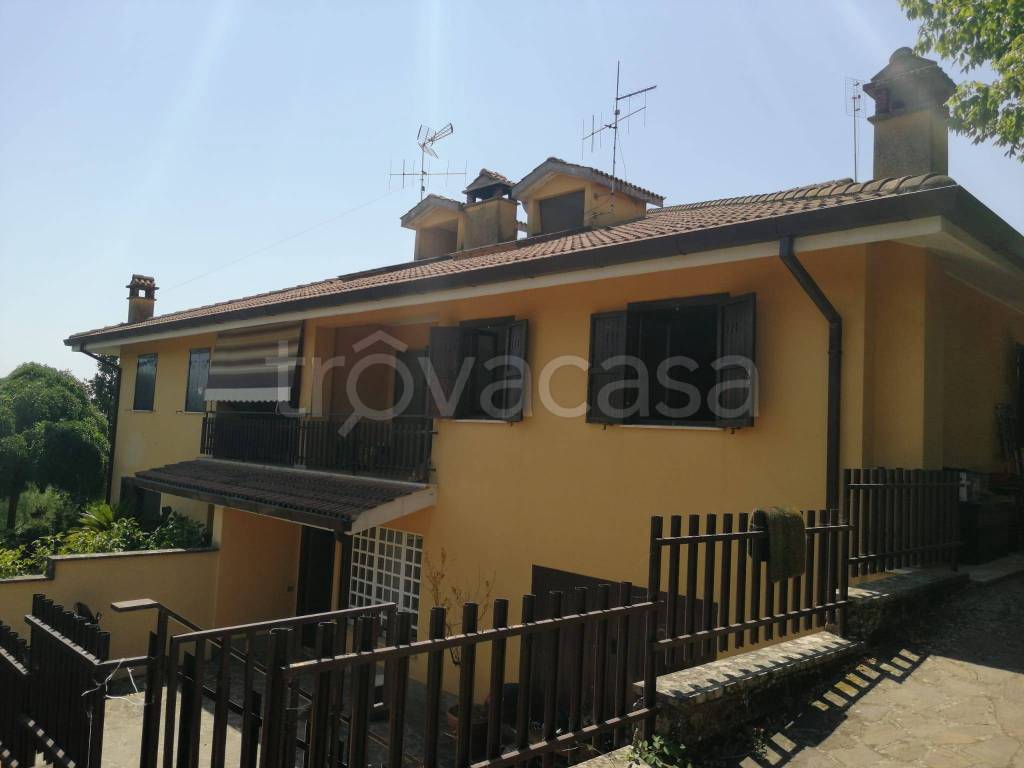 Villa Bifamiliare in vendita a Velletri via Colle Piombo