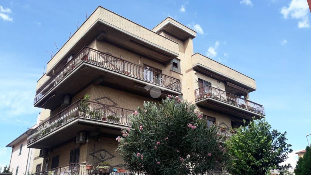 Appartamento in vendita a Roma via Oreste Catella, 8