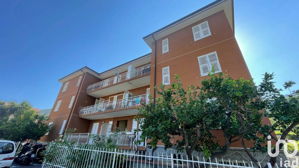 Appartamento in vendita a Toirano via Provinciale, 51