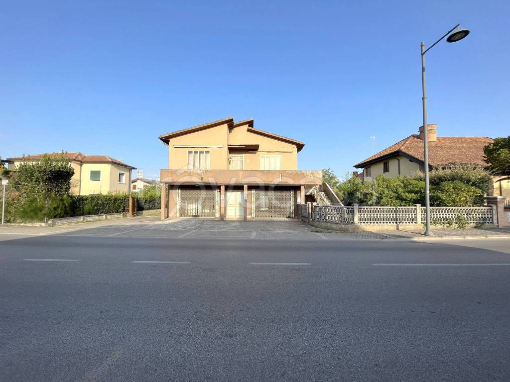 Villa in vendita a Porto Viro corso Risorgimento, 210