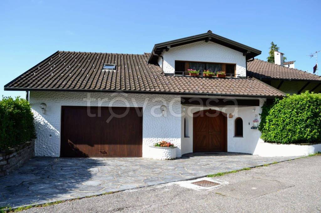 Villa in in vendita da privato a Saltrio