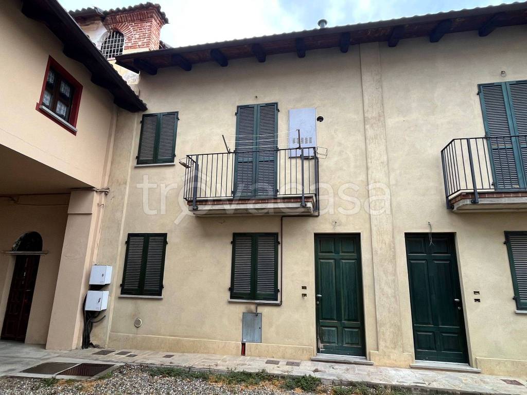 Casa Indipendente in vendita a San Damiano d'Asti piazza 1275, 4