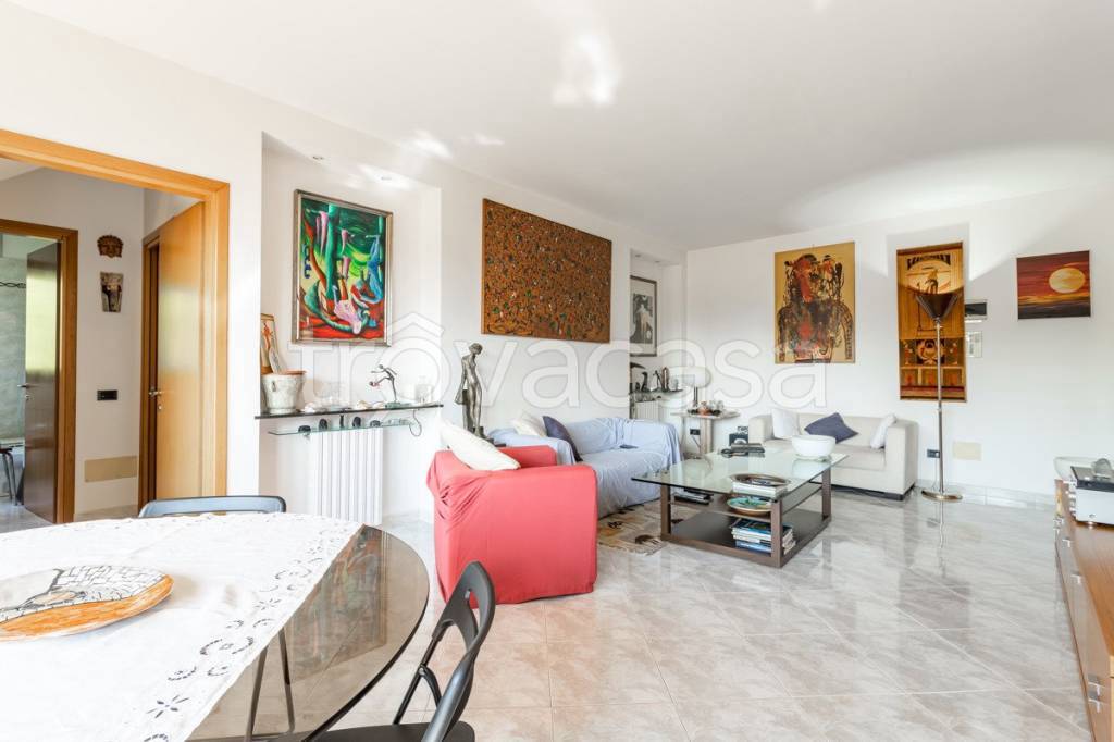 Appartamento in vendita a Rozzano via Monte Amiata, 41