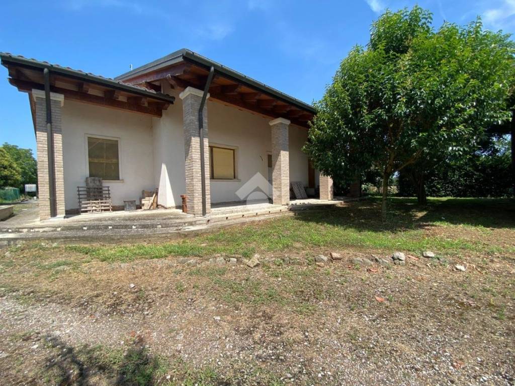 Villa in vendita a Tribano via navarrini, 17
