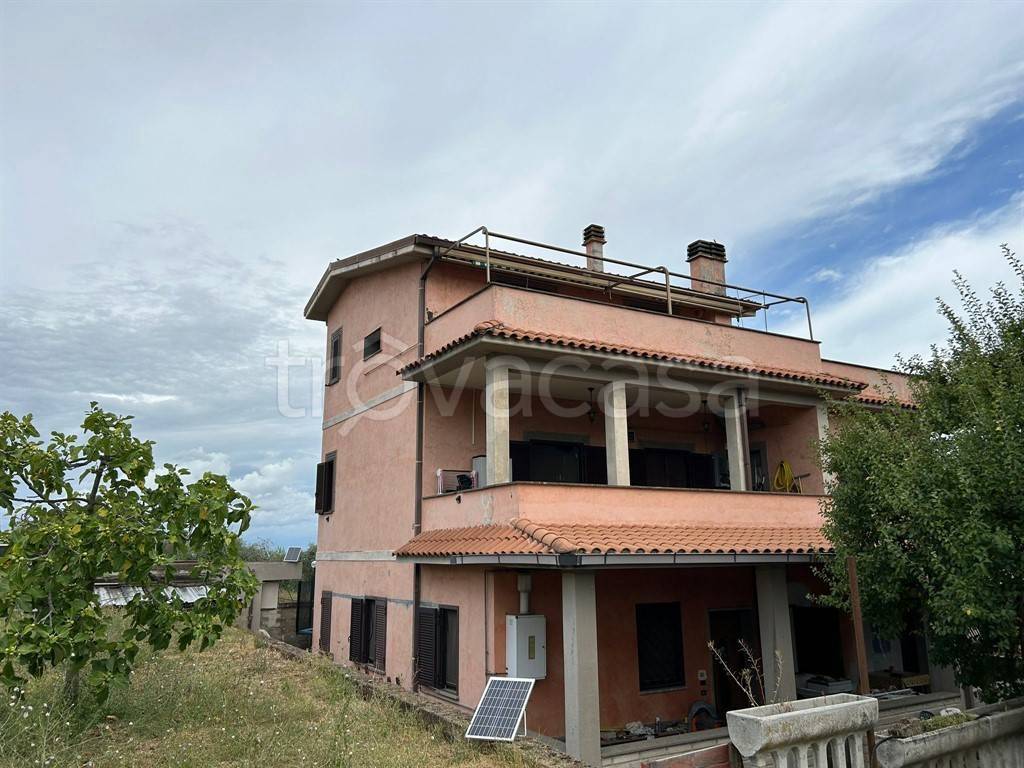 Appartamento in vendita a Roma via di Monte Mellone