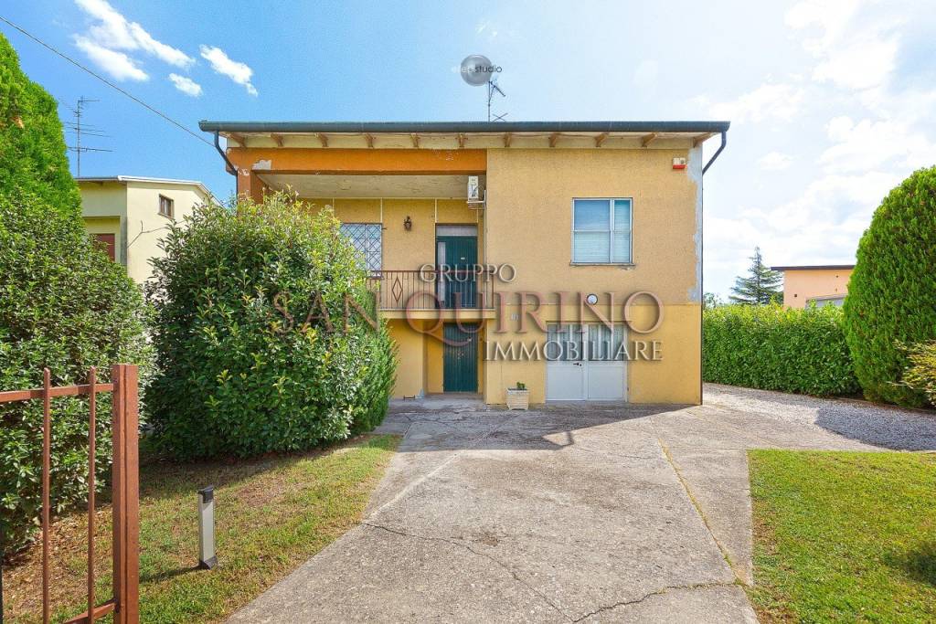 Villa in vendita a Viadana via Fossola, 3