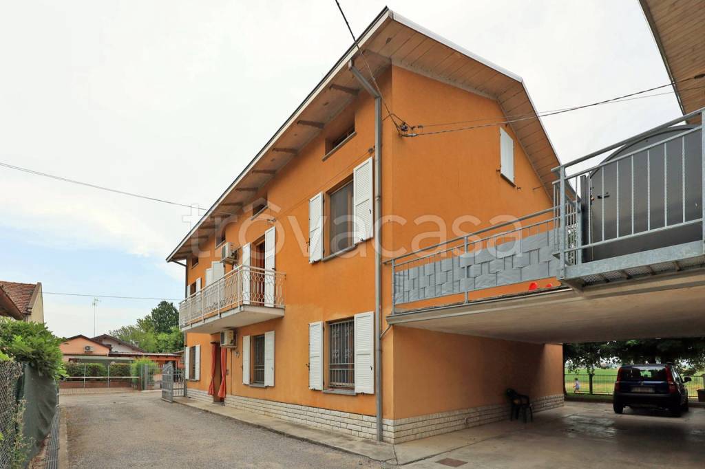 Villa in vendita a Reggio nell'Emilia via Luigi Spagni, 41