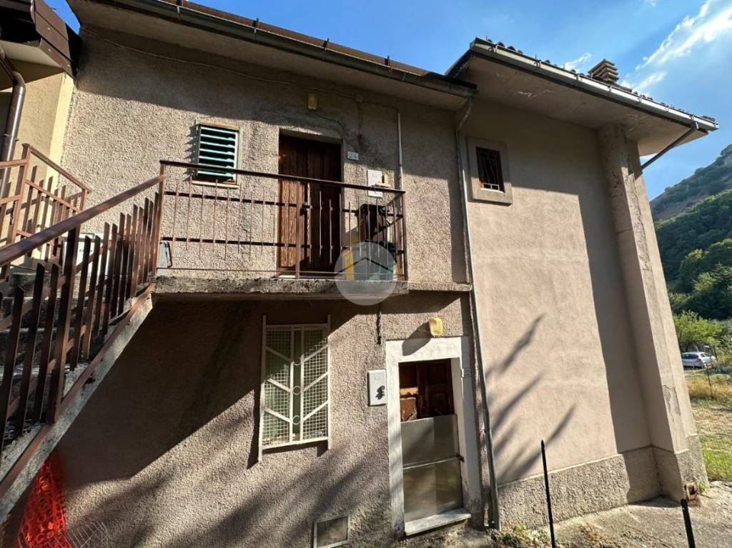 Appartamento in vendita a Rocca di Cambio via Della Perella