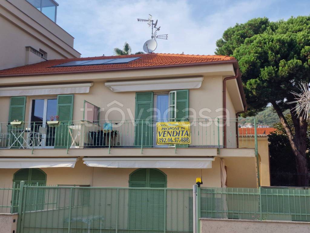 Appartamento in vendita a Pietra Ligure via Soccorso, 44