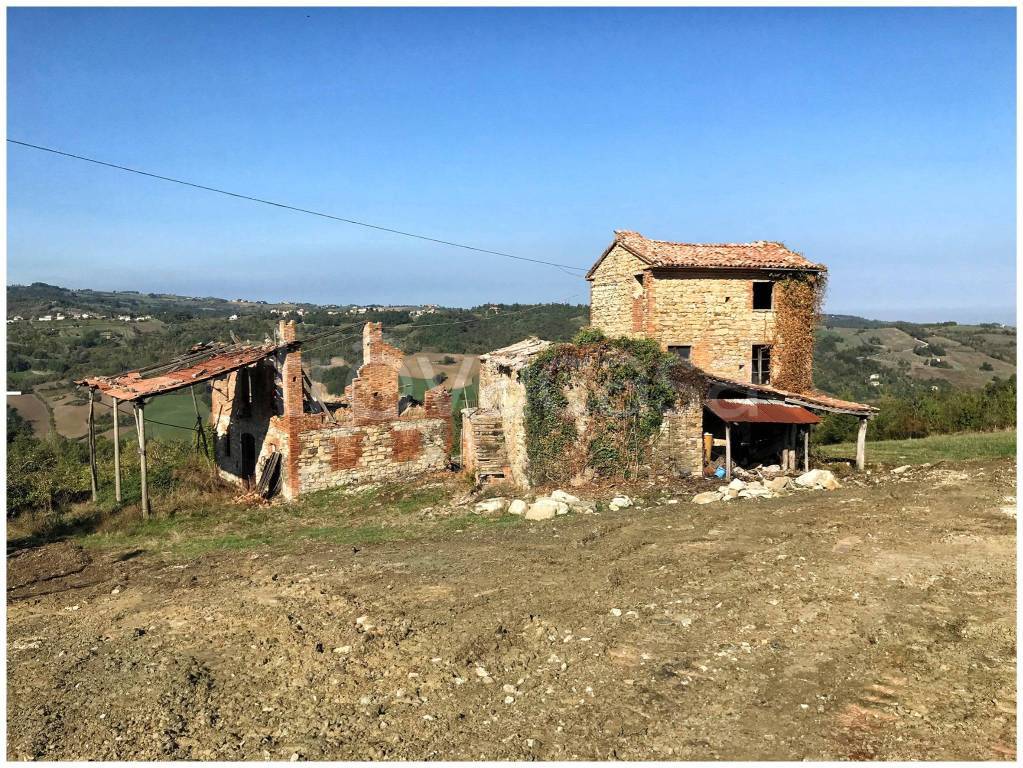 Casale in vendita a Lugagnano Val d'Arda verdelli
