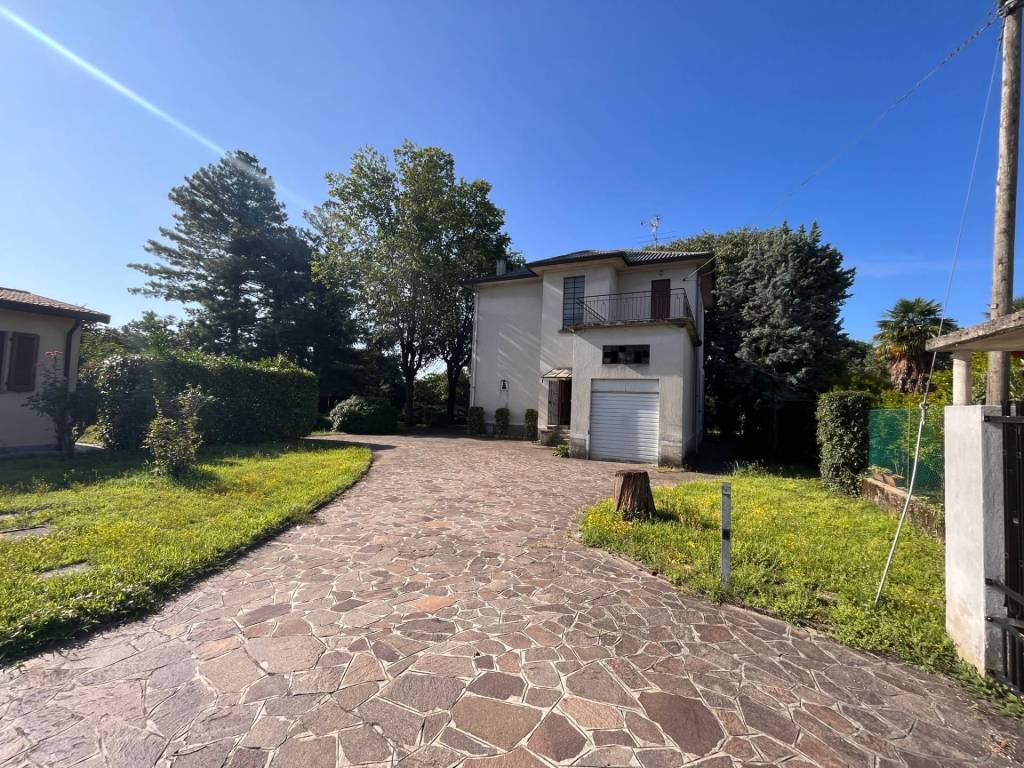Villa in vendita a Brembate via Enrico Fermi, 3