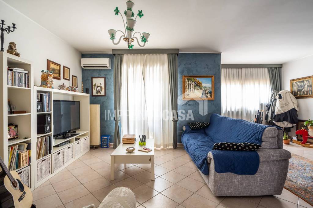 Villa in vendita a Carini via Salvo d'Acquisto