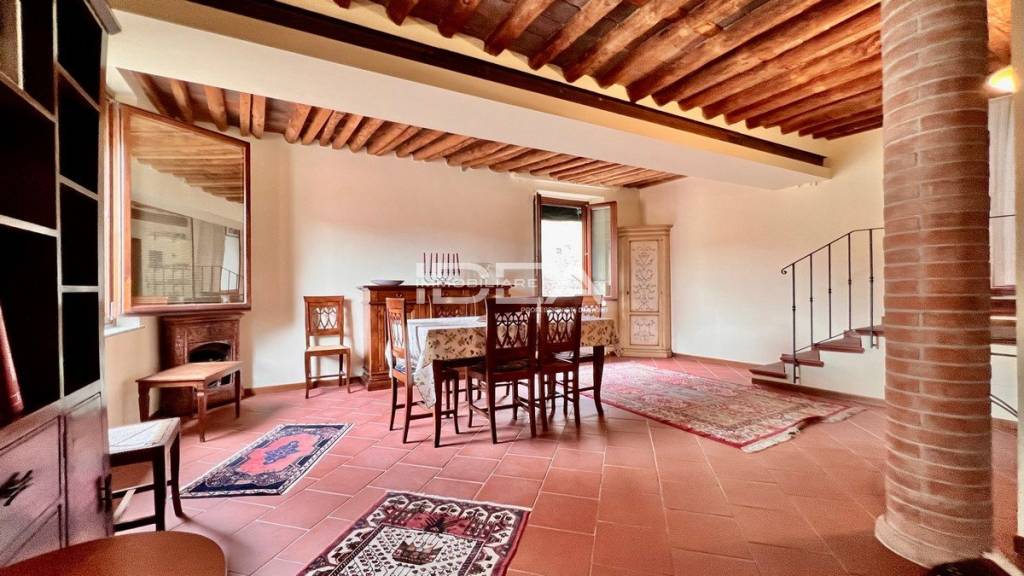 Appartamento in vendita a Lucca via Santa Lucia ,