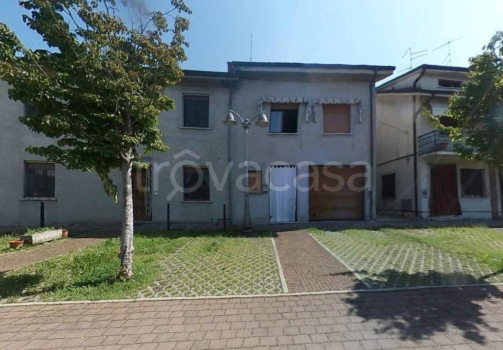 Villa a Schiera in in vendita da privato a Pegognaga piazza Giuseppe Mazzini, 2