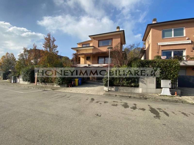 Villa in vendita a Salsomaggiore Terme via Parri