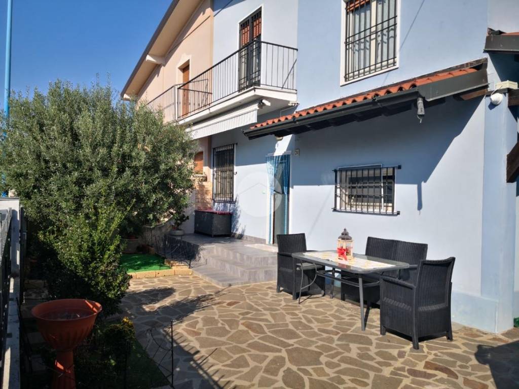 Villa Bifamiliare in vendita a Brescia via Nona, 24