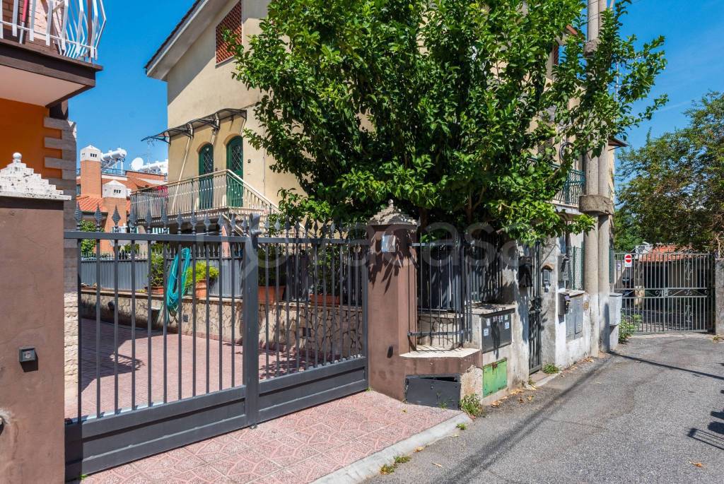 Appartamento in vendita a Marino via Luciano Manara